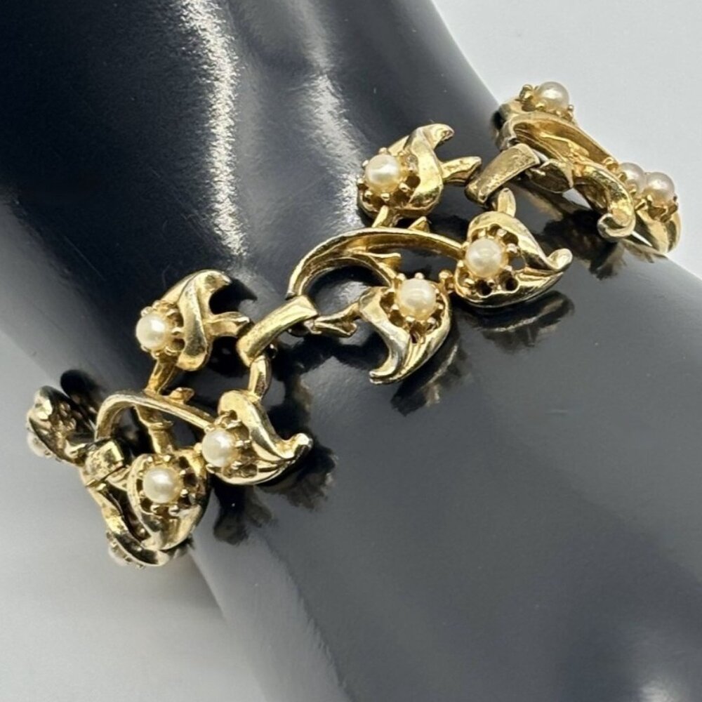 Vintage Bracelet Gold Tone Figural Vines and Leaves Faux Pearls Centers Unsigned